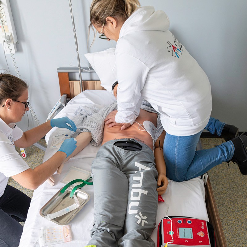 PEC ACR par simulation en intra hospitalier équipe pluridisciplinaire